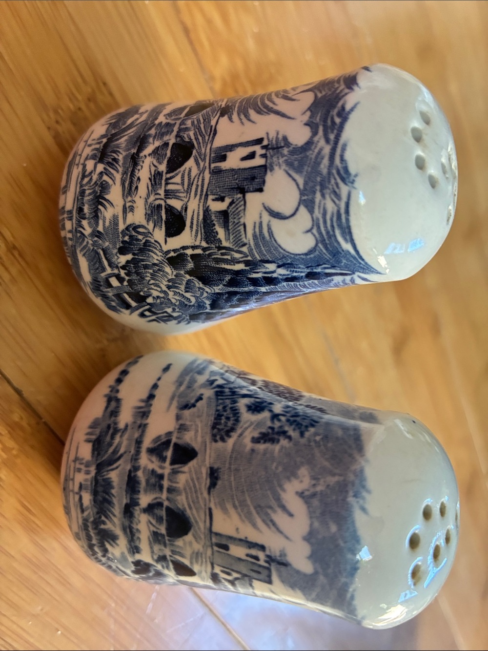 Vintage Enoch Wedgwood “Country side”salt and pepper shakers